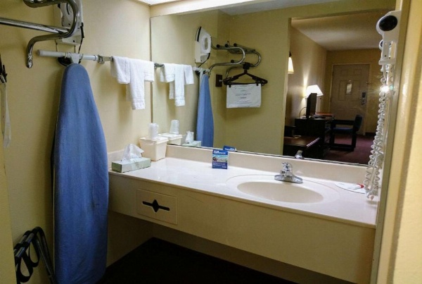 Travelodge by Wyndham Knoxville East image 13