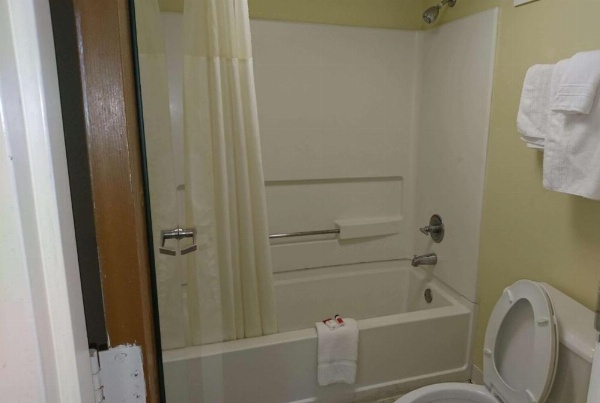 Travelodge by Wyndham Knoxville East image 18