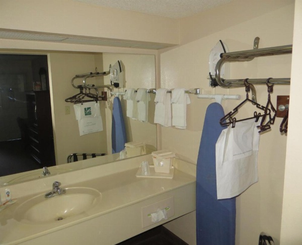 Travelodge by Wyndham Knoxville East image 26