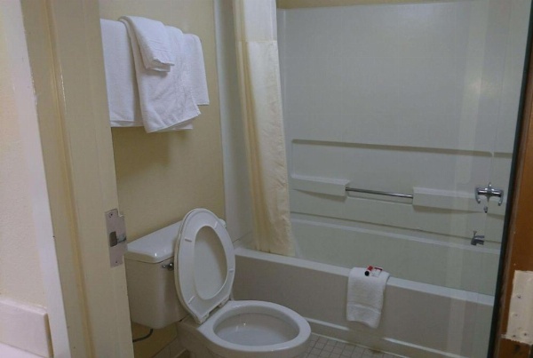 Travelodge by Wyndham Knoxville East image 9